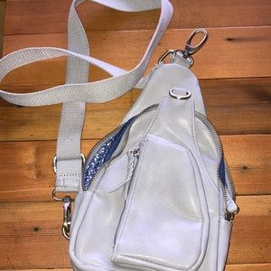 Antik Kraft Tasha Sling bag